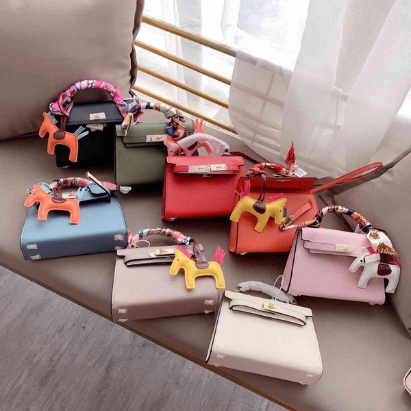 design s 2021 horizontal sewing zipper small square red soft handle solid color korean stereo bag
design s 2021 horizontal sewing zipper small square red soft handle solid color korean stereo bag