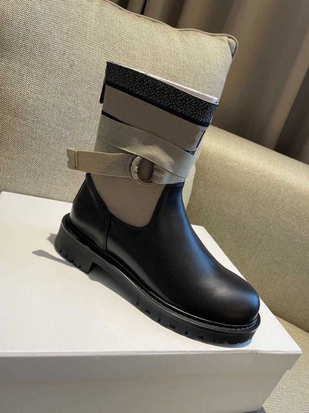 luxury ankle boots with adjustable lace and notched sole zippered lucky star within box size 35-40, Black
luxury ankle boots with adjustable lace and notched sole zippered lucky star within box size 35-40, Black