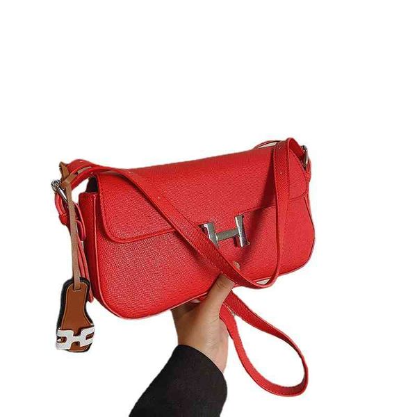 classic fashion texture buckle bag women's new style single shoulder armpit pendant messenger purse
classic fashion texture buckle bag women's new style single shoulder armpit pendant messenger purse