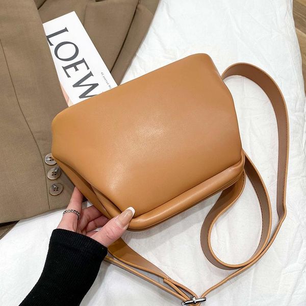 solid color shell bag 2021 spring high-quality pu leather women's designer handbag travel shoulder messenger evening bags
solid color shell bag 2021 spring high-quality pu leather women's designer handbag travel shoulder messenger evening bags