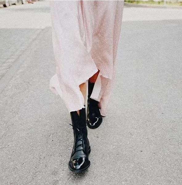 boots patent leather british style flat black pointed toe handsome motorcycle women's botas zapatos mujer
boots patent leather british style flat black pointed toe handsome motorcycle women's botas zapatos mujer