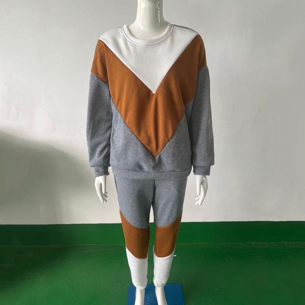 women's two piece pants sweatshirt set 2021 autumn and winter temperament long-sleeved trousers color matching elegant sweater two-piec, White
women's two piece pants sweatshirt set 2021 autumn and winter temperament long-sleeved trousers color matching elegant sweater two-piec, White