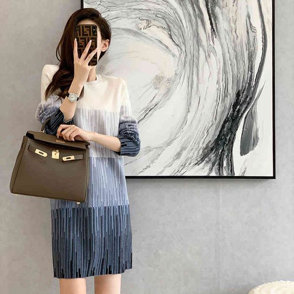 large women's fat mm autumn and winter knitted dress contrast long sleeve loose bottomed sweater skirt, Black
large women's fat mm autumn and winter knitted dress contrast long sleeve loose bottomed sweater skirt, Black