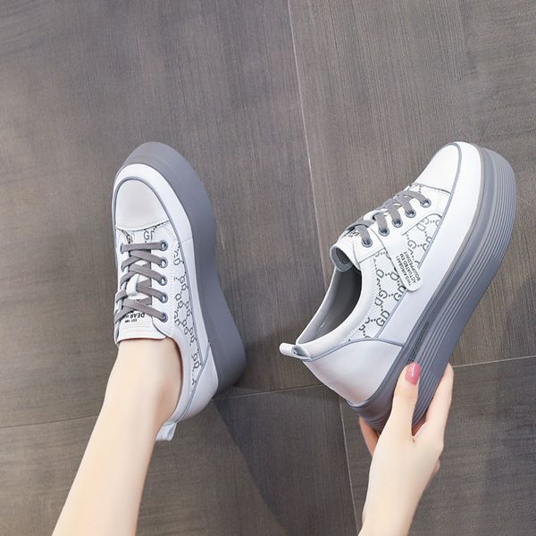 2021 autumn new broken flower inner heightening small white shoes women's thick soles show feet thin muffin leisure sports board women
2021 autumn new broken flower inner heightening small white shoes women's thick soles show feet thin muffin leisure sports board women