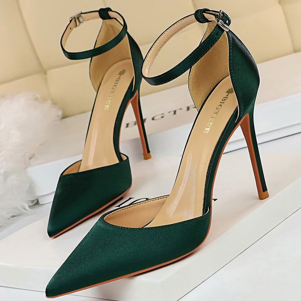 2021 shoes hollow out woman pumps high heels party shoes silk ladies shoes pointed toe heeled female pumps1, Black
2021 shoes hollow out woman pumps high heels party shoes silk ladies shoes pointed toe heeled female pumps1, Black