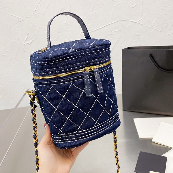 tote bag designer shoulder bags totes handbags high-quality luxury for women casual shopping with original box size 17 13 cm
tote bag designer shoulder bags totes handbags high-quality luxury for women casual shopping with original box size 17 13 cm