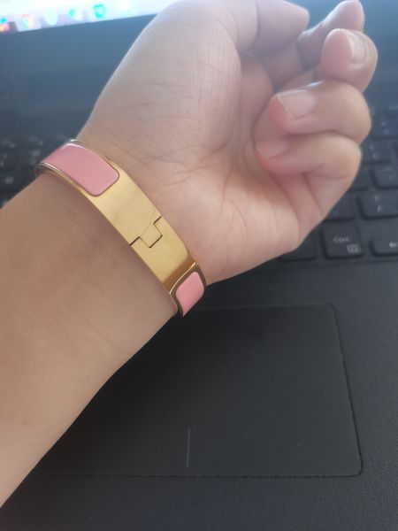 316l titanium steel gold-plated h bracelet suitable for couples of men and women, french enamel cuffs bracelet 12mm bracelet jewelry, Black
316l titanium steel gold-plated h bracelet suitable for couples of men and women, french enamel cuffs bracelet 12mm bracelet jewelry, Black