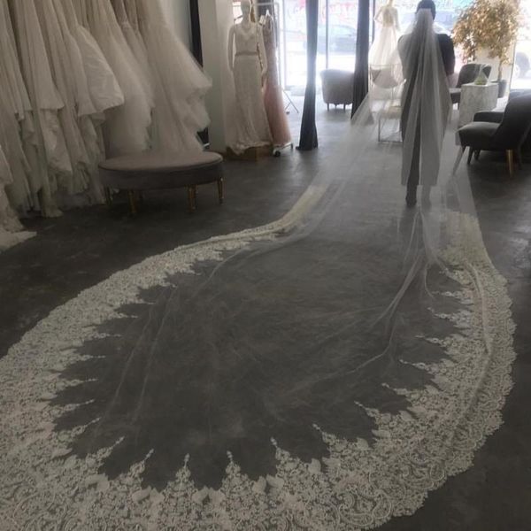 bridal veils selling chapel length with appliques in stock long wedding 2021 vestido de noiva longo veil, Black
bridal veils selling chapel length with appliques in stock long wedding 2021 vestido de noiva longo veil, Black