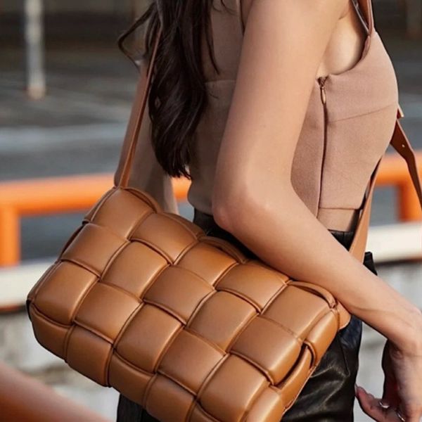 factory lusi's cassettes leather woven pillow bag for women's summer leisure 2021 luxuryss designerss yw
factory lusi's cassettes leather woven pillow bag for women's summer leisure 2021 luxuryss designerss yw