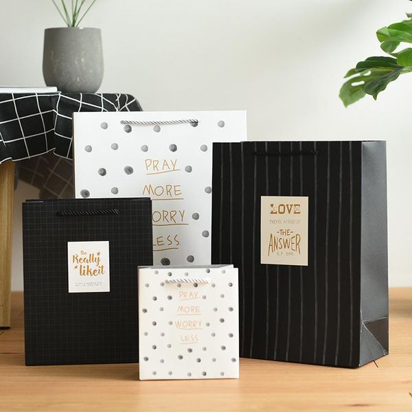 gift wrap handbag exquisite christmas bag birthday packaging paper couple children's cartoon
gift wrap handbag exquisite christmas bag birthday packaging paper couple children's cartoon