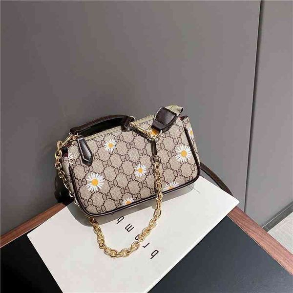 2022 latest luggage factory wholesale autumn new women's small bag old flower single shoulder messenger bag ins advanced underarm akvb, Black;red
2022 latest luggage factory wholesale autumn new women's small bag old flower single shoulder messenger bag ins advanced underarm akvb, Black;red