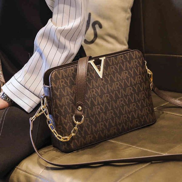 fashion single shoulder printed women's bag simple large capacity chain underarm spring and summer 2021 style messenger, Black;red
fashion single shoulder printed women's bag simple large capacity chain underarm spring and summer 2021 style messenger, Black;red
