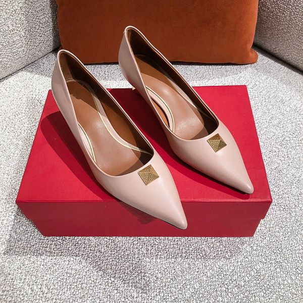 2021ss fashion trend popular designer women sandals with heels shoes flip flops loafers spring summer shoes with heels party dress sandals, Black
2021ss fashion trend popular designer women sandals with heels shoes flip flops loafers spring summer shoes with heels party dress sandals, Black