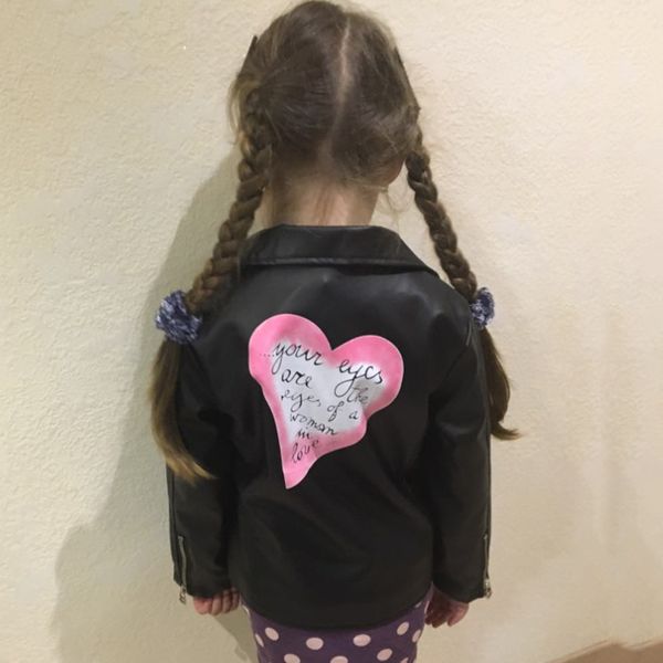 spring autumn children pu jacket 2-7 year old girl fashion love faux leather cool all matchprint letter love coat, Blue;gray
spring autumn children pu jacket 2-7 year old girl fashion love faux leather cool all matchprint letter love coat, Blue;gray