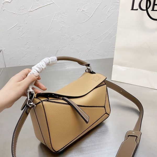 wholesale new niche leather stitching geometric diamond bag women's single shoulder crossbody high-end commuting large capacity handbag
wholesale new niche leather stitching geometric diamond bag women's single shoulder crossbody high-end commuting large capacity handbag
