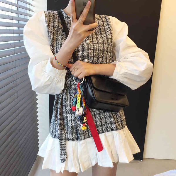 spring women korean stitching tweed chic pearl buckle lace waist fake two piece pleated dress 210510, Black;gray
spring women korean stitching tweed chic pearl buckle lace waist fake two piece pleated dress 210510, Black;gray