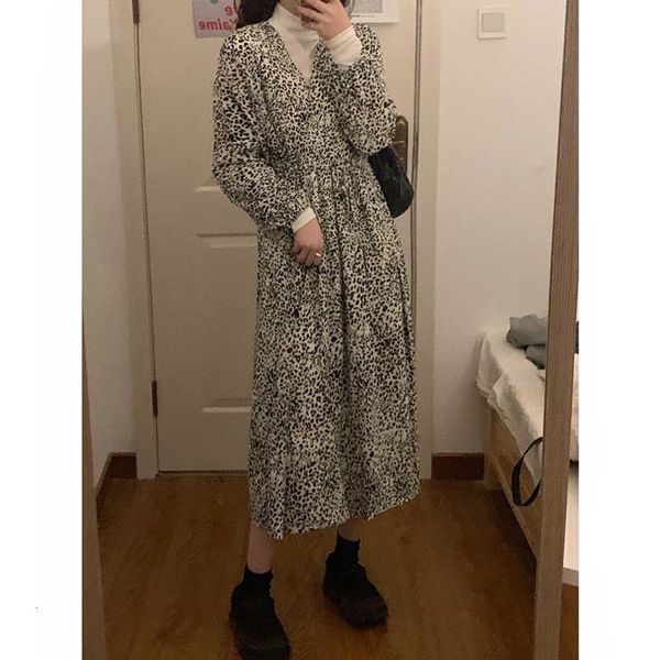 2021 spring chiffon female piece leopard soft print dress fashion long with neckline ladies'dresses, Black;gray
2021 spring chiffon female piece leopard soft print dress fashion long with neckline ladies'dresses, Black;gray