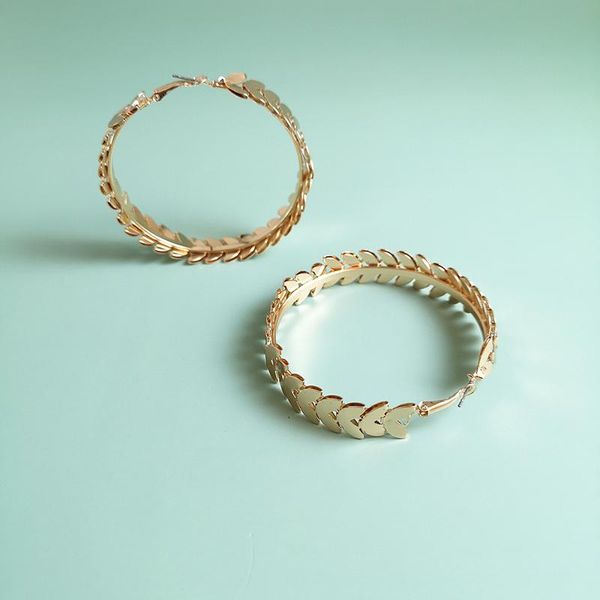 vintage gold color metal leave big circle hoop earrings for women girl geometric round statement fashion party jewelry & huggie, Golden;silver
vintage gold color metal leave big circle hoop earrings for women girl geometric round statement fashion party jewelry & huggie, Golden;silver
