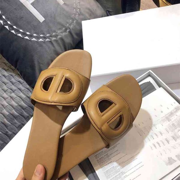 wholesale high version of d flop leather flat slippers cd letter pig nose hollow sandals for women luxurysss designersss shoes yw, Black
wholesale high version of d flop leather flat slippers cd letter pig nose hollow sandals for women luxurysss designersss shoes yw, Black