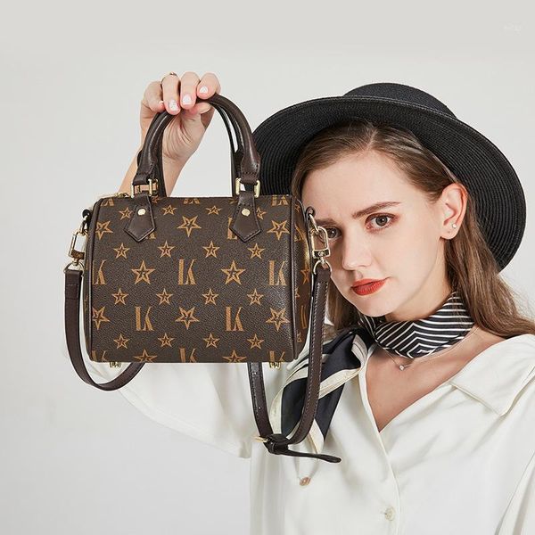 evening bags genuine leather boston pillow bag 2021 fashion lady messenger all-match shoulder purses and handbags luxury designer1
evening bags genuine leather boston pillow bag 2021 fashion lady messenger all-match shoulder purses and handbags luxury designer1