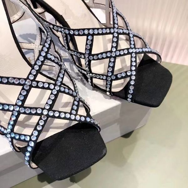 2021 designer sandals woman designer slippers classic british rhinestone leather heel 6.5 8.5 cm size 35-39 pink shoes, Black
2021 designer sandals woman designer slippers classic british rhinestone leather heel 6.5 8.5 cm size 35-39 pink shoes, Black