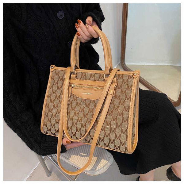 commuter versatile women's 2021 autumn new fashion high-capacity armpit shoulder bag advanced portable tote bag
commuter versatile women's 2021 autumn new fashion high-capacity armpit shoulder bag advanced portable tote bag