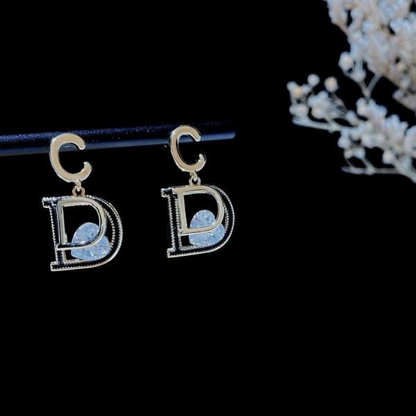 2021 new designer family jewelry earrings ins wind silver needle hollow letter zircon earrings female, Golden
2021 new designer family jewelry earrings ins wind silver needle hollow letter zircon earrings female, Golden