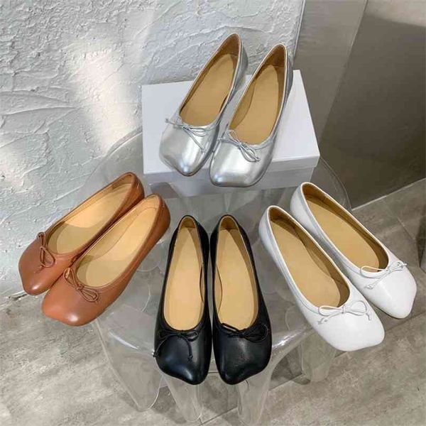 2021 leather high version mm6 majila bow tabi low heel split toe ballet grandma single shoes yw 8pbs, Black
2021 leather high version mm6 majila bow tabi low heel split toe ballet grandma single shoes yw 8pbs, Black