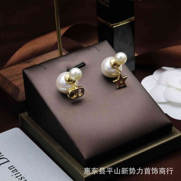 2021 newd family pearl female cd letter asymmetric star dijia net red back hanging earrings-wholesale, Golden
2021 newd family pearl female cd letter asymmetric star dijia net red back hanging earrings-wholesale, Golden