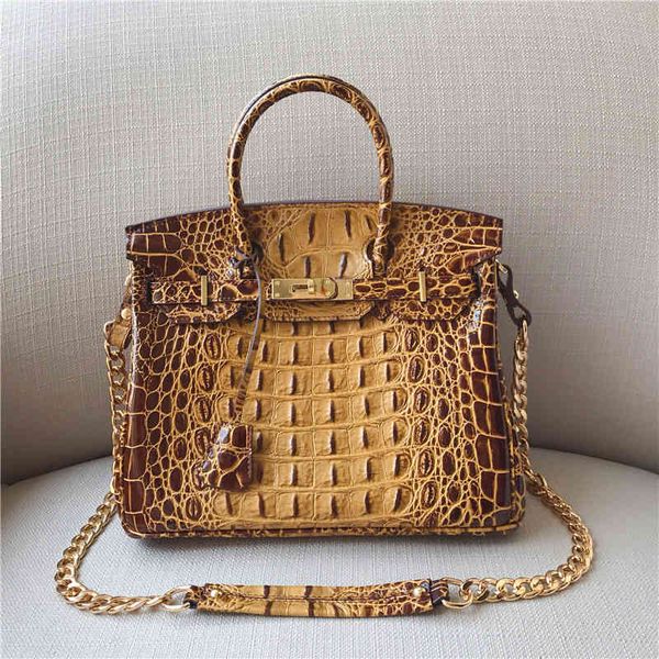 design trendy hands crocodile bone real original leather cowhide lock fashion hand bride's bag
design trendy hands crocodile bone real original leather cowhide lock fashion hand bride's bag