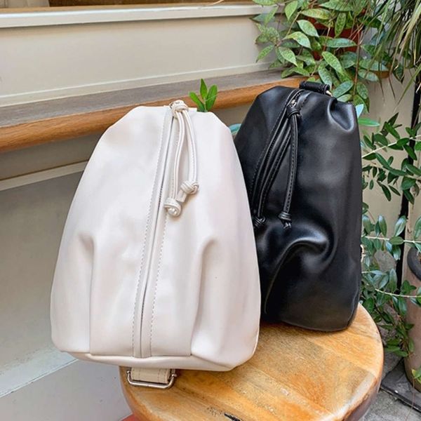 handbag south korea dongdamen 2021 style women's bag fashion one shoulder personality leisure crossbody bag bucket
handbag south korea dongdamen 2021 style women's bag fashion one shoulder personality leisure crossbody bag bucket