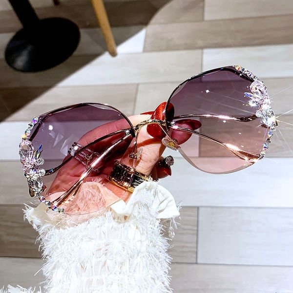 2021 summer fashion luxury sunglasses bling rhinestone sun glasses vintage shades for women big diamond eyeglasses gafas de sol mujer 2021 a, White;black
2021 summer fashion luxury sunglasses bling rhinestone sun glasses vintage shades for women big diamond eyeglasses gafas de sol mujer 2021 a, White;black