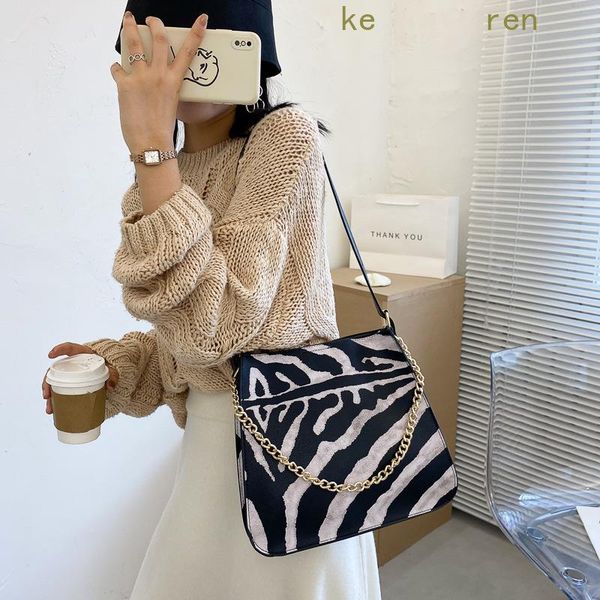chain single shoulder messenger bag for women leopard print portable underarm handbags baguette large capacity cross body
chain single shoulder messenger bag for women leopard print portable underarm handbags baguette large capacity cross body