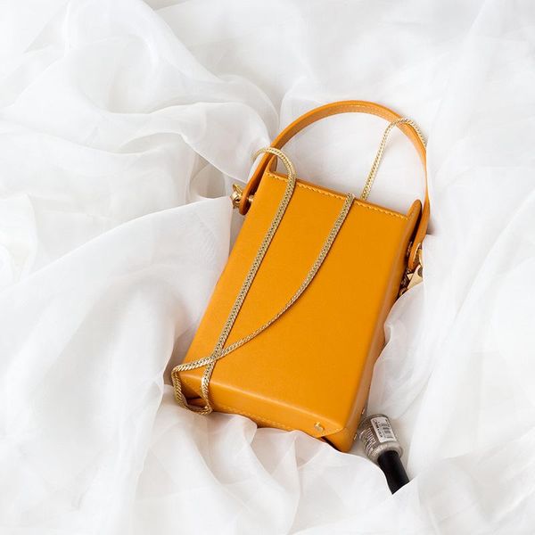 evening bags for women summer 2021 niche design portable cigarette case shoulder diagonal mobile phone cowhide small square bag 
evening bags for women summer 2021 niche design portable cigarette case shoulder diagonal mobile phone cowhide small square bag