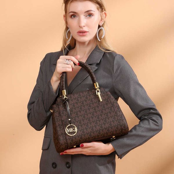 handbags leather 2021 high capacity commuting women's hand luxury msenger bag fashion
handbags leather 2021 high capacity commuting women's hand luxury msenger bag fashion