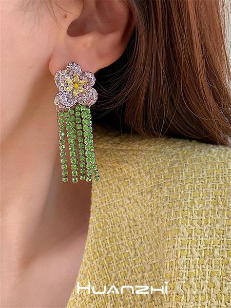 stud exaggerate metal inlay colorful zircon green rhinestone long tassel flower earrings for women ear jewelry huanzhi 2021, Golden;silver
stud exaggerate metal inlay colorful zircon green rhinestone long tassel flower earrings for women ear jewelry huanzhi 2021, Golden;silver