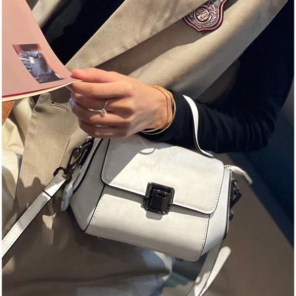 evening bags oil wax leather bag a hundred fashion trendy women's slant 2021 summer chain one shoulder
evening bags oil wax leather bag a hundred fashion trendy women's slant 2021 summer chain one shoulder