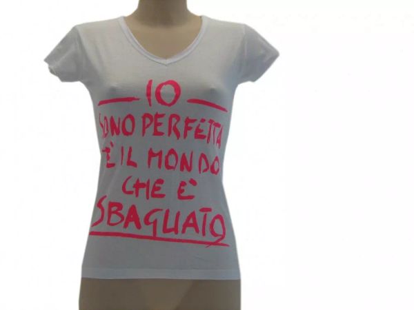 t shirt only words woman basic i perfect is the world which is wrong, White;black
t shirt only words woman basic i perfect is the world which is wrong, White;black