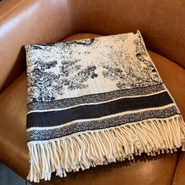 scarves luxury 2021 winter fashion wool scarf women thickened warmth female letter cashmere windproof shawl, Blue;gray
scarves luxury 2021 winter fashion wool scarf women thickened warmth female letter cashmere windproof shawl, Blue;gray