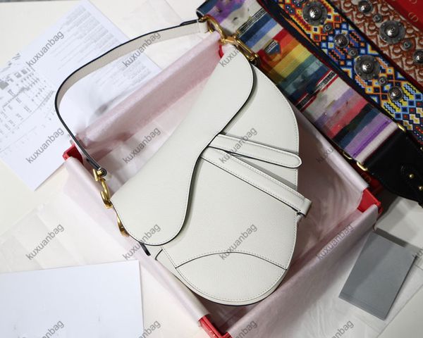 female luxury designer 2021 fashion saddle bag beef leather for hand-held or shoulder-back
female luxury designer 2021 fashion saddle bag beef leather for hand-held or shoulder-back