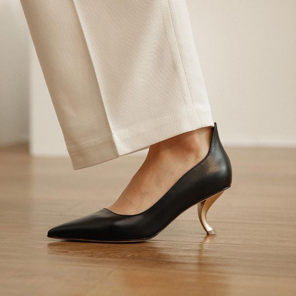 slippers 2021 spring fashion woman pointed toe cat heels pumps leather women brand shoes v shape slip on luxury size 42, Black
slippers 2021 spring fashion woman pointed toe cat heels pumps leather women brand shoes v shape slip on luxury size 42, Black