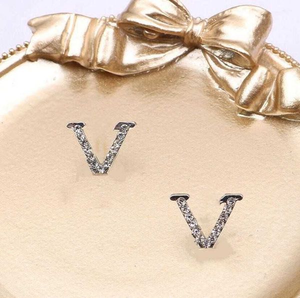 european and american simple letter stud inlaid diamond net red personality fashion trend earrings for men women with fast, Golden;silver
european and american simple letter stud inlaid diamond net red personality fashion trend earrings for men women with fast, Golden;silver