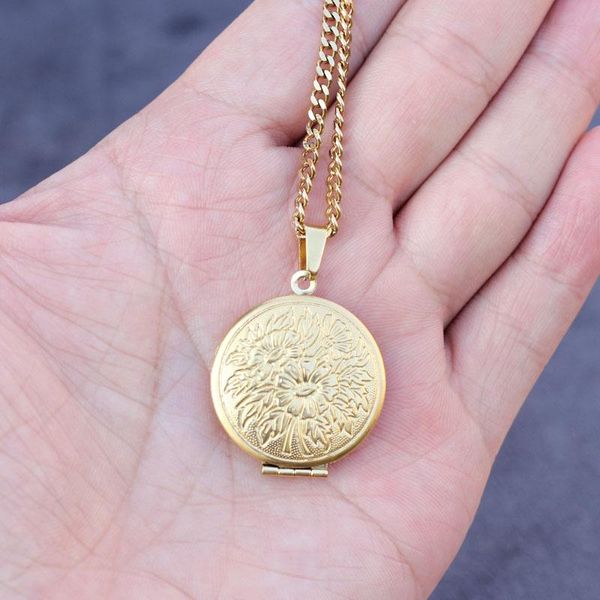 put picture po frame pendant diy flower carving necklace creative design retro stainless steel gold-plated golden jewelry necklaces, Silver
put picture po frame pendant diy flower carving necklace creative design retro stainless steel gold-plated golden jewelry necklaces, Silver