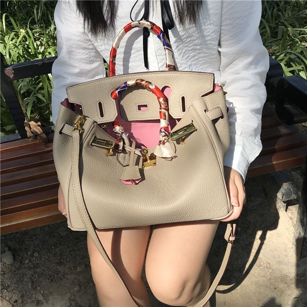 fashion bag with color matching lychee pattern inside, layer cowhide, celebrity, portable contrast color leather women s bag tide
fashion bag with color matching lychee pattern inside, layer cowhide, celebrity, portable contrast color leather women s bag tide