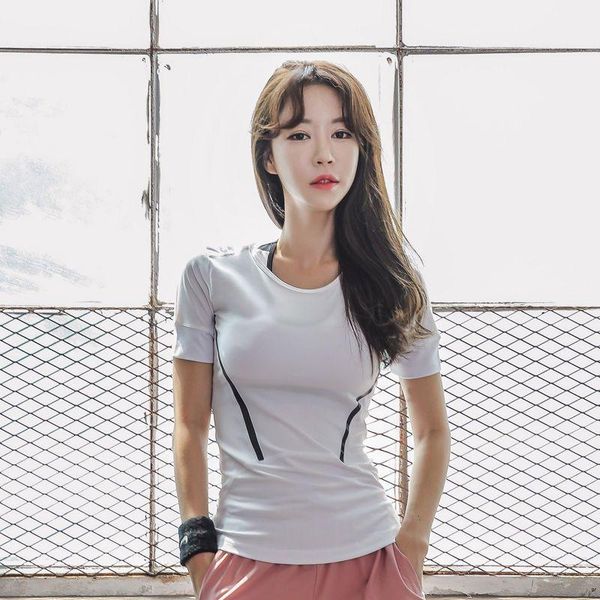 women's yoga sports t-shirt korean version round neck quick-drying breathable waist-in showing lines fitness running aerobics outfit
women's yoga sports t-shirt korean version round neck quick-drying breathable waist-in showing lines fitness running aerobics outfit