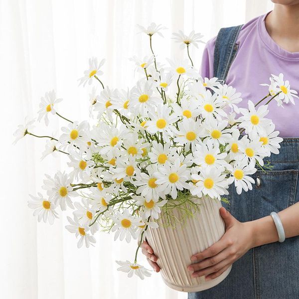 1-5pcs 5 head white daisy artificial flowers long branch bouquet for home wedding garden decoration diy bridal silk fake flower decorative &
1-5pcs 5 head white daisy artificial flowers long branch bouquet for home wedding garden decoration diy bridal silk fake flower decorative &