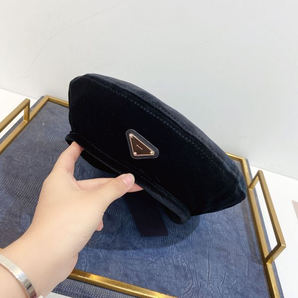 2022 designer hat beret womens velvet hats retro cap warm winter windproof vacation bonnet caps, Blue;gray
2022 designer hat beret womens velvet hats retro cap warm winter windproof vacation bonnet caps, Blue;gray