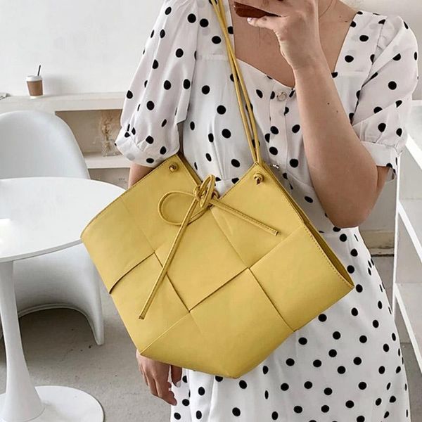 women fashion weave shoulder bags 2021 pu leather underarm tote bag large capacity casual female handbags and purse
women fashion weave shoulder bags 2021 pu leather underarm tote bag large capacity casual female handbags and purse