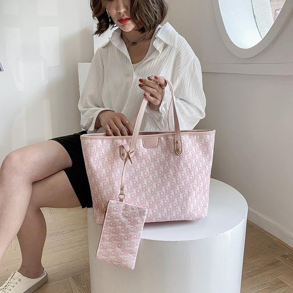 cosmetic bags & cases 2021 women's bag luxury messenger shoulder versatile fashion french chain makeup lipstick
cosmetic bags & cases 2021 women's bag luxury messenger shoulder versatile fashion french chain makeup lipstick