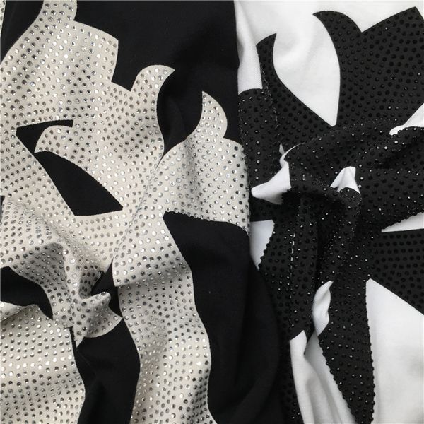 2021 summer fashion brand new flash drill overlapping cross t-shirt men's and women's cylinder cloth short, White;black
2021 summer fashion brand new flash drill overlapping cross t-shirt men's and women's cylinder cloth short, White;black